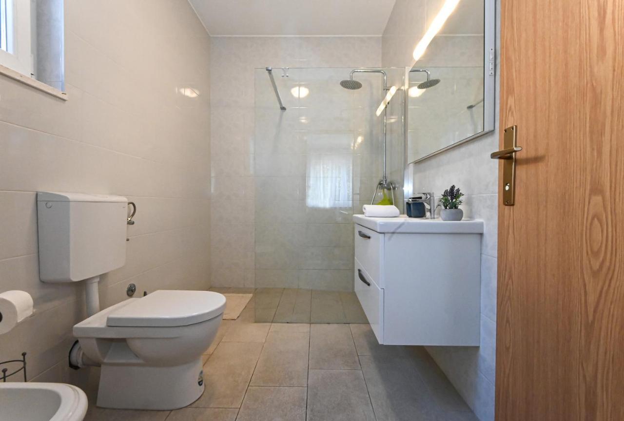 Holiday House Vukman Trogir Exteriör bild