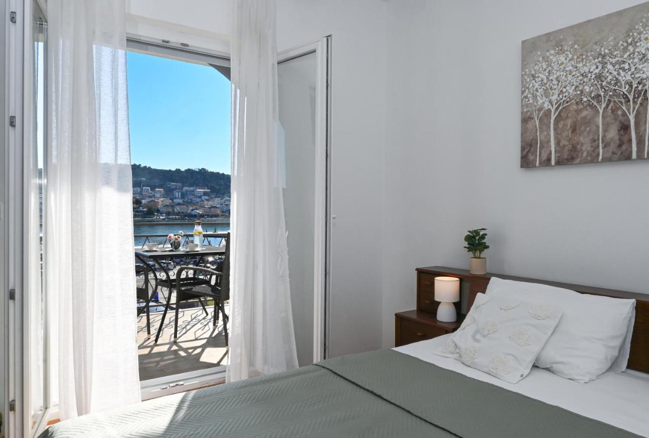 Holiday House Vukman Trogir Exteriör bild
